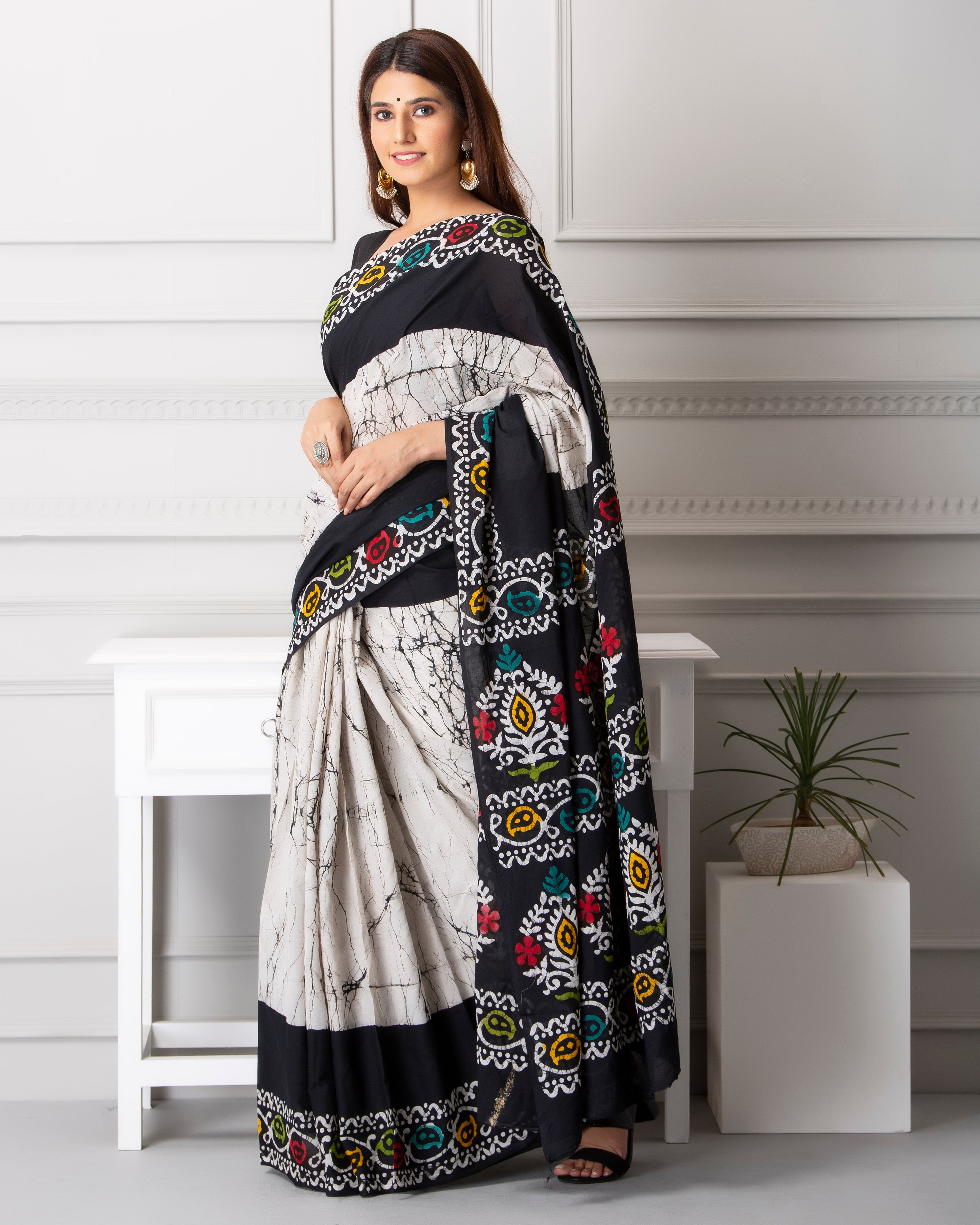 White Colour Cotton Sarees Online | Buy fashionable White Cotton Sarees @  Best Price